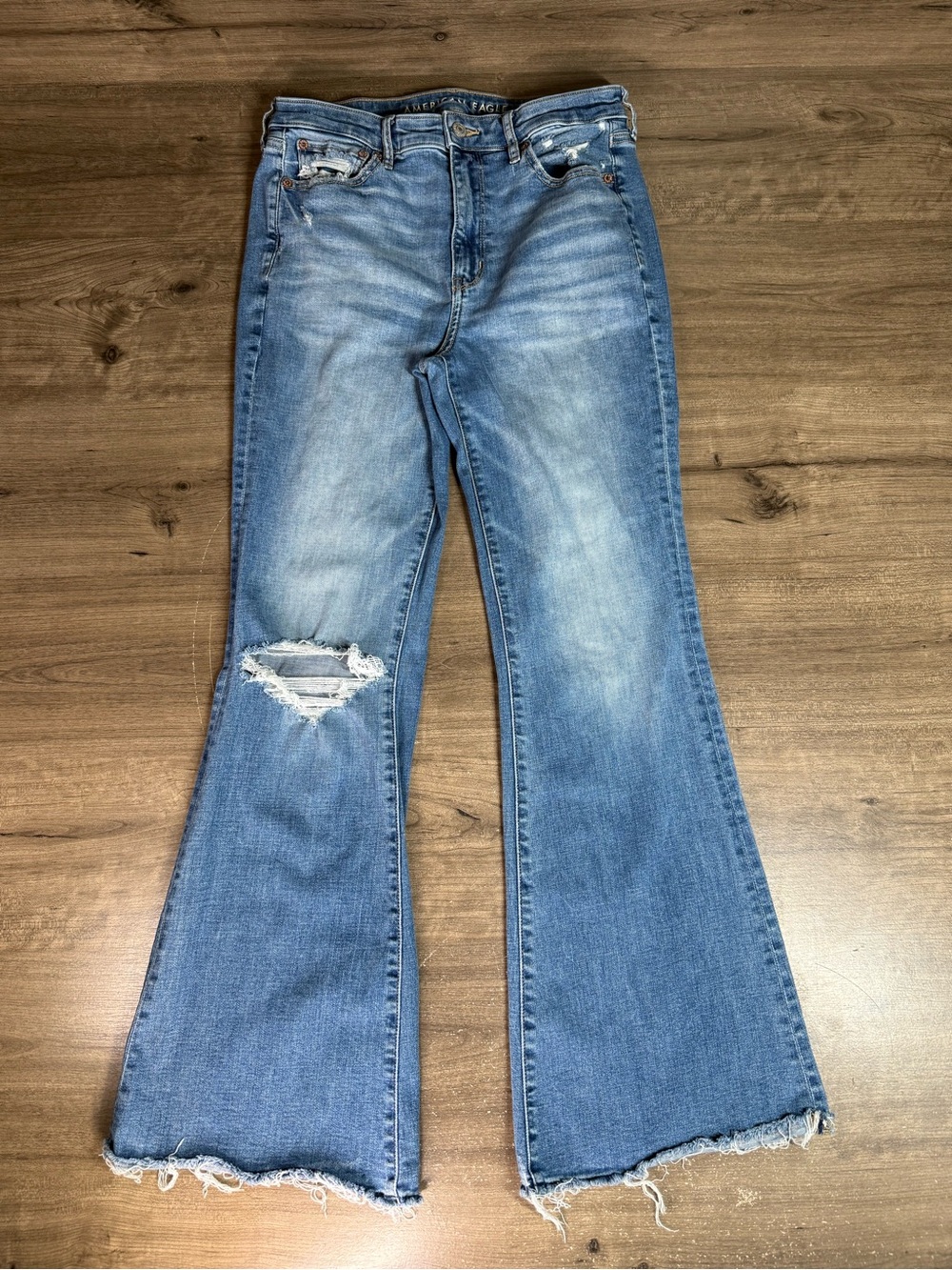 American Eagle Outfitters Women’s Flare Boot Cut Distressed Denim Jeans Size 8 - Picture 2 of 9